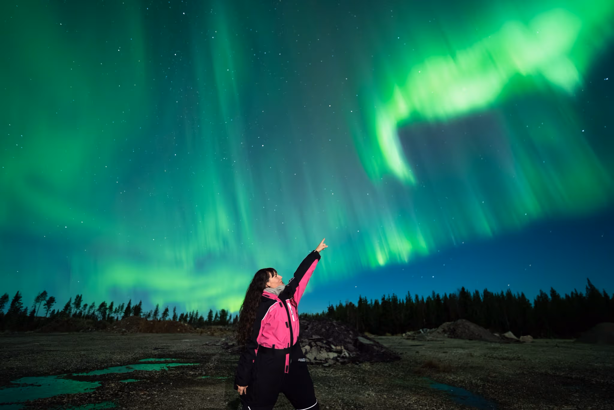 Photo réelle d'aurore d'un tour Lapland Explorers