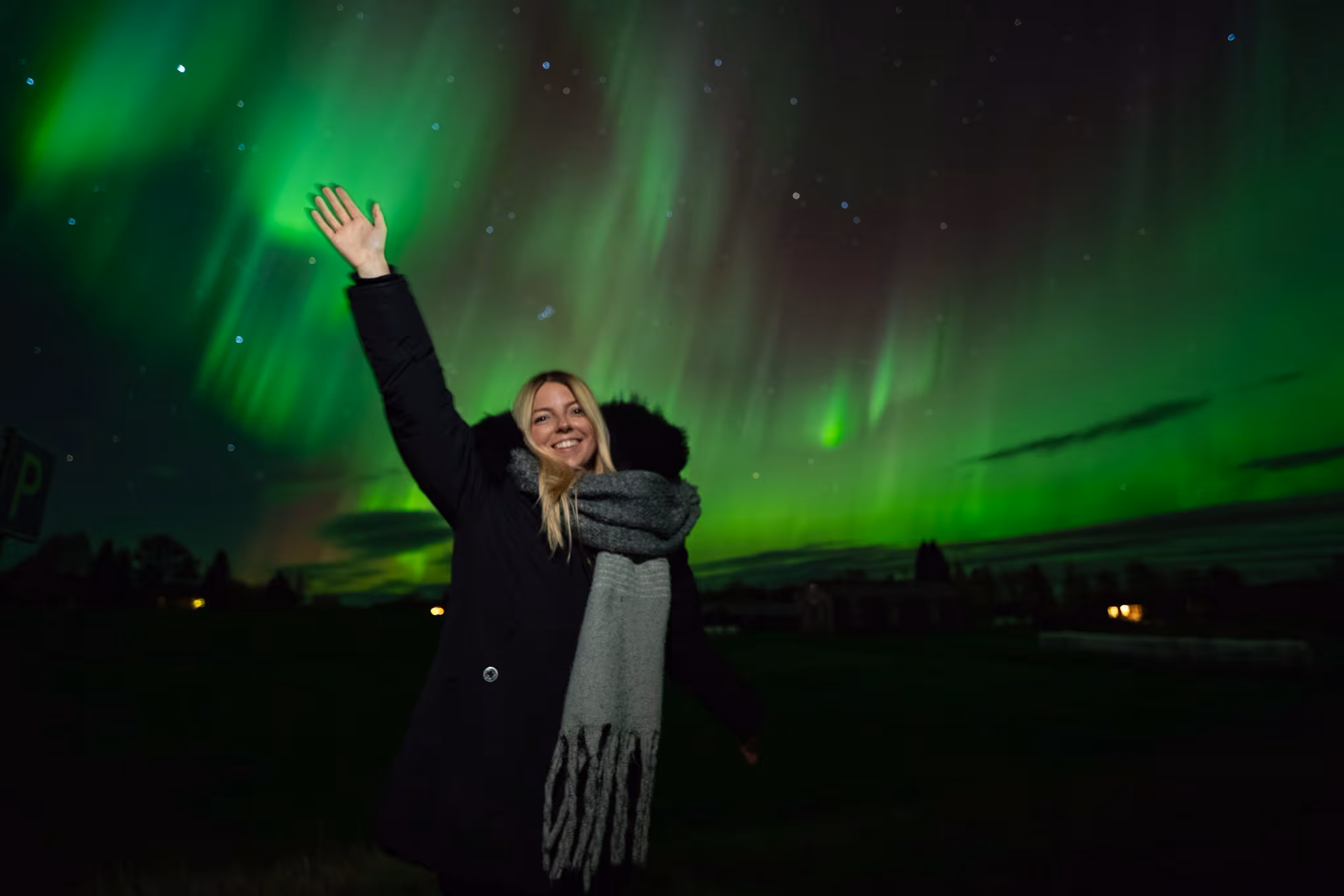 Photo réelle d'aurore d'un tour Lapland Explorers