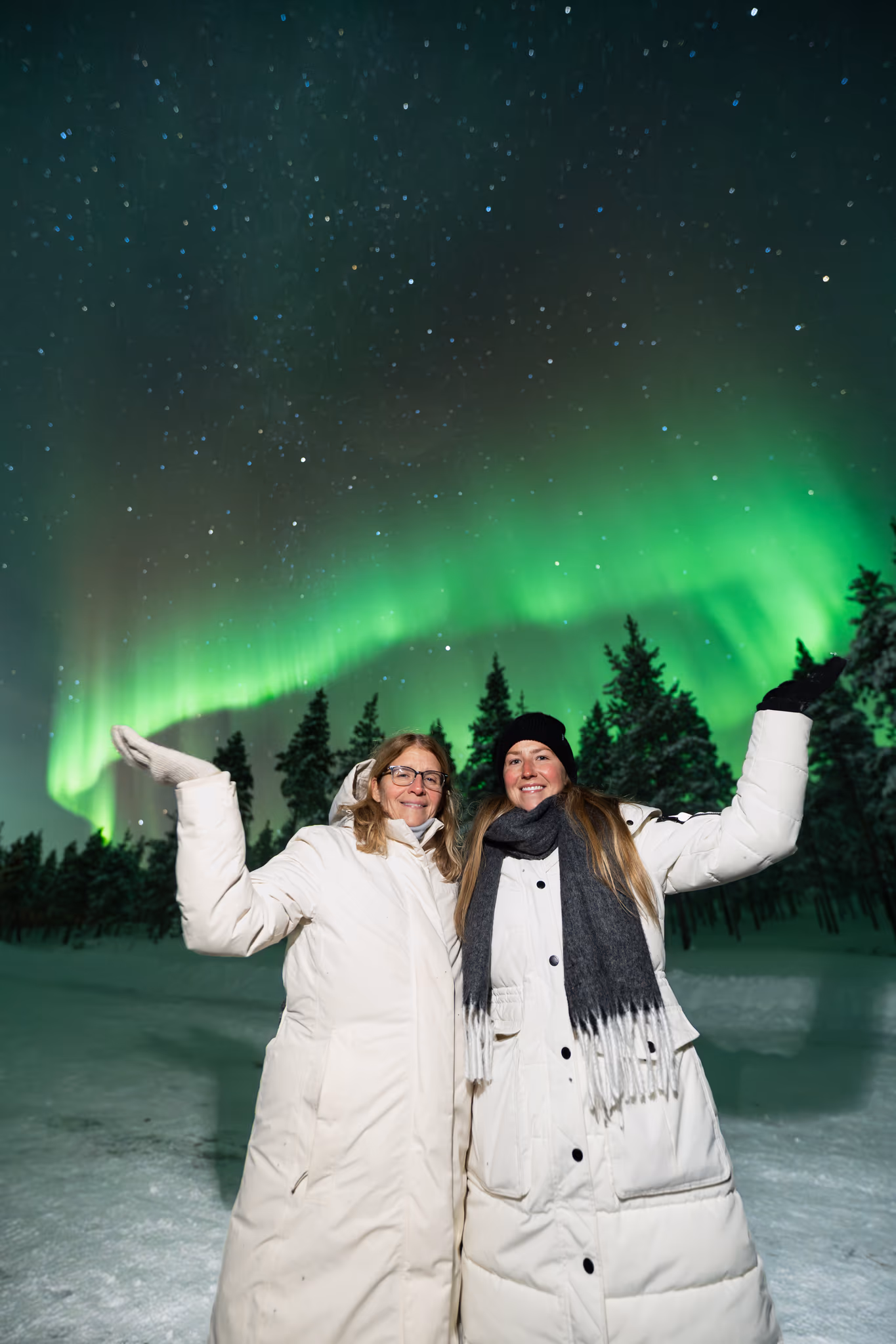 Photo réelle d'aurore d'un tour Lapland Explorers